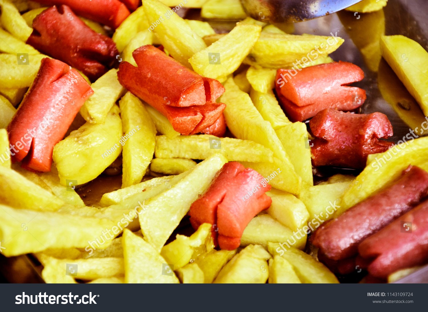 Salchipapas Montubias